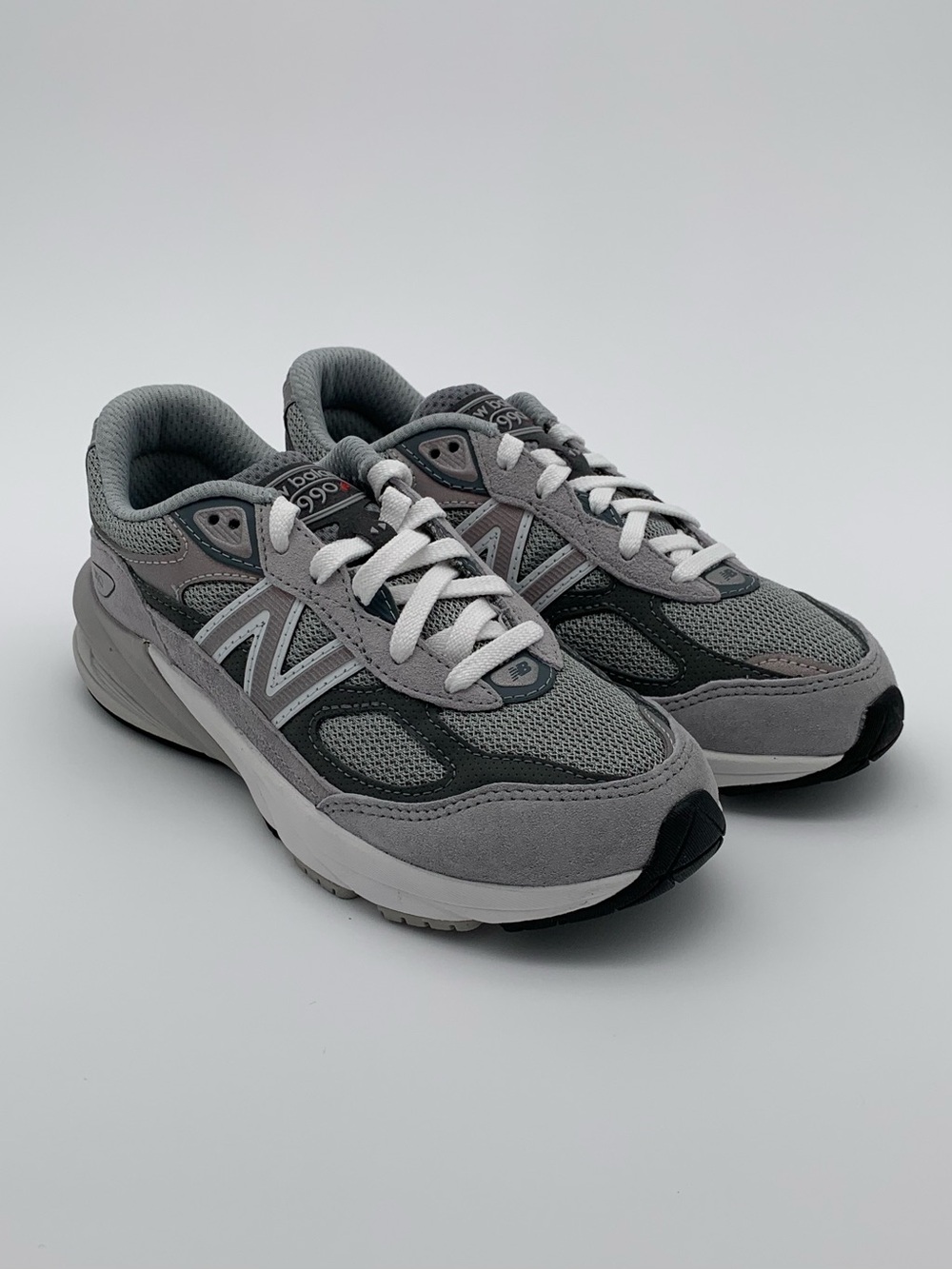 New Balance FuelCell 990v6 Kids 2.5 Grey with Silver